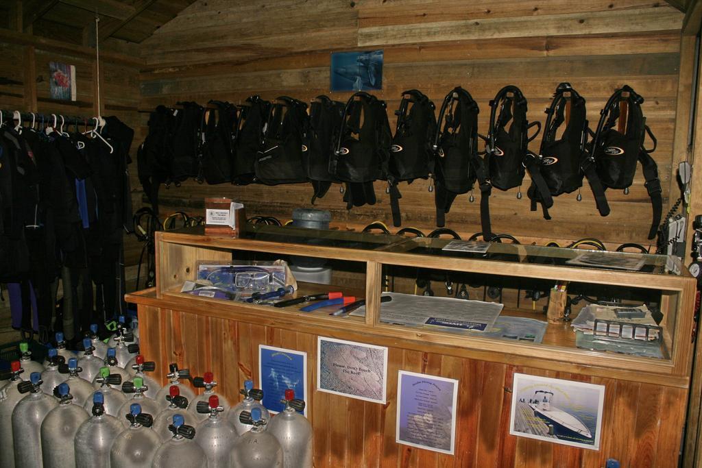 Las Rocas Resort And Dive Center West Bay Εξωτερικό φωτογραφία