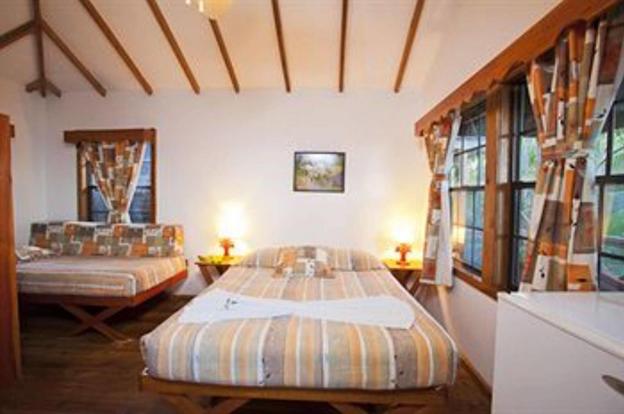 Las Rocas Resort And Dive Center West Bay Εξωτερικό φωτογραφία